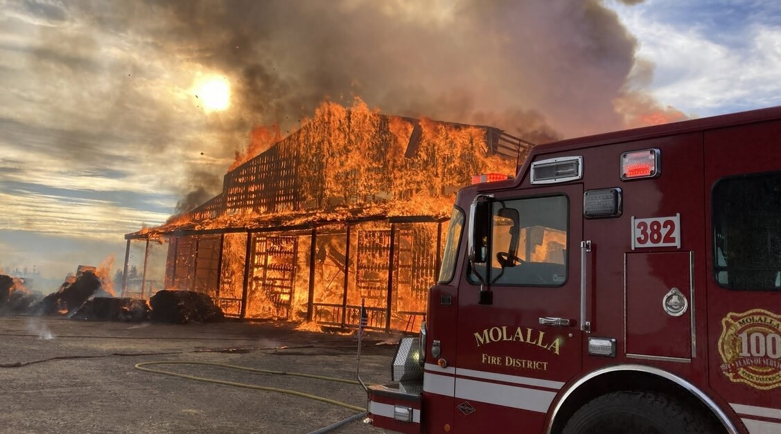 (photo) Hay barn becomes giant fireball